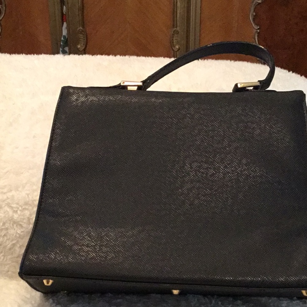 🎉🎉🎉HOST PICK🎉🎉🎉🎉  St. John Black Leather Bag w/ Gold Hardware - Picture 3 of 10
